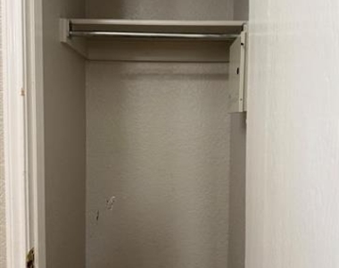 1009 Danforth Court - Photo Thumbnail 19