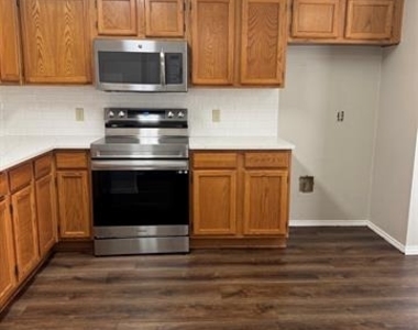 1009 Danforth Court - Photo Thumbnail 6