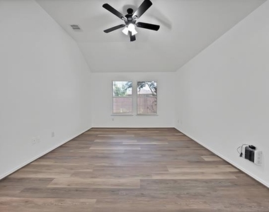 1002 Manassas Drive - Photo Thumbnail 26