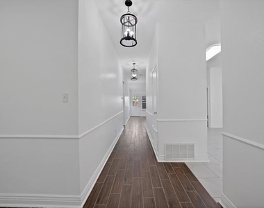 1002 Manassas Drive - Photo Thumbnail 5