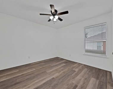 1002 Manassas Drive - Photo Thumbnail 30
