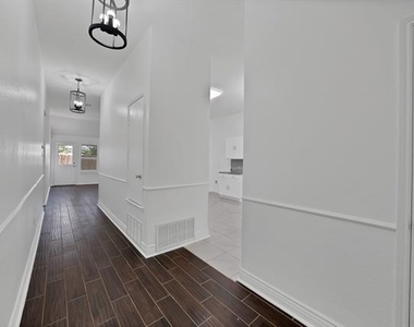 1002 Manassas Drive - Photo Thumbnail 8