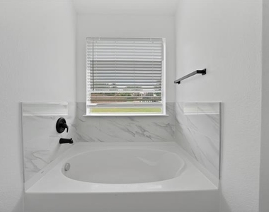 1002 Manassas Drive - Photo Thumbnail 21