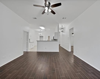 1002 Manassas Drive - Photo Thumbnail 16