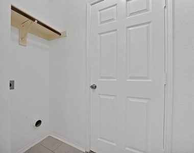 1002 Manassas Drive - Photo Thumbnail 31