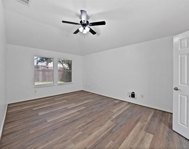 1002 Manassas Drive - Photo Thumbnail 17