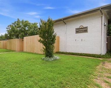 2627 Douglas Avenue - Photo Thumbnail 12