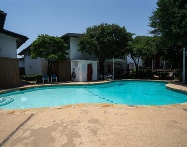 2627 Douglas Avenue - Photo Thumbnail 11