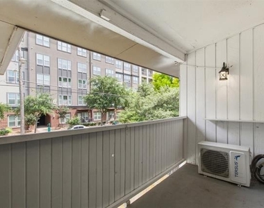 2627 Douglas Avenue - Photo Thumbnail 10