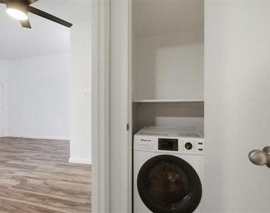 2627 Douglas Avenue - Photo Thumbnail 9