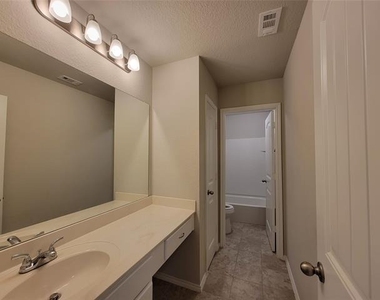4725 Redbud Drive - Photo Thumbnail 14