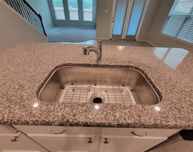 4725 Redbud Drive - Photo Thumbnail 8