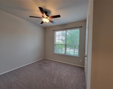 4725 Redbud Drive - Photo Thumbnail 12