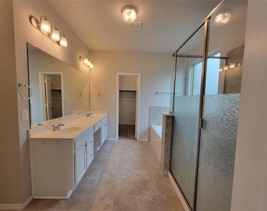 4725 Redbud Drive - Photo Thumbnail 16