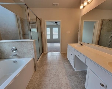 4725 Redbud Drive - Photo Thumbnail 15