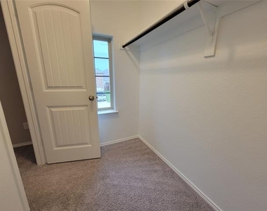 4725 Redbud Drive - Photo Thumbnail 22