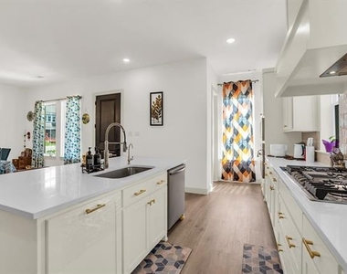 8869 Bailey Street - Photo Thumbnail 13