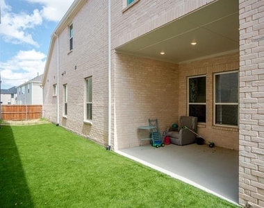 8869 Bailey Street - Photo Thumbnail 3