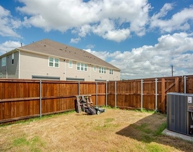 8869 Bailey Street - Photo Thumbnail 5