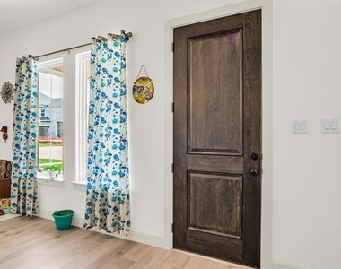 8869 Bailey Street - Photo Thumbnail 8