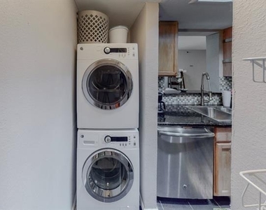 5916 Gaston Avenue - Photo Thumbnail 12
