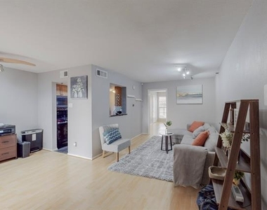 5916 Gaston Avenue - Photo Thumbnail 4