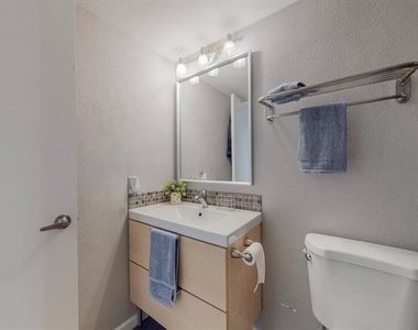 5916 Gaston Avenue - Photo Thumbnail 13