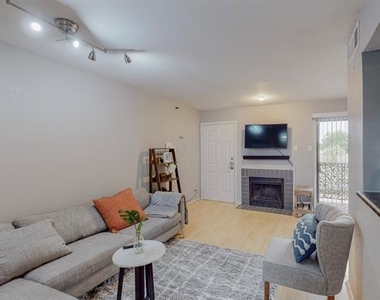 5916 Gaston Avenue - Photo Thumbnail 2