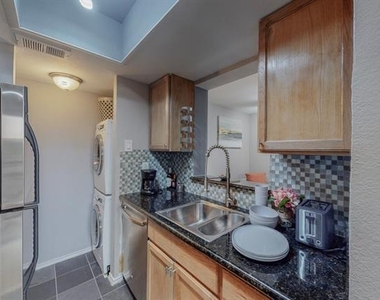 5916 Gaston Avenue - Photo Thumbnail 11