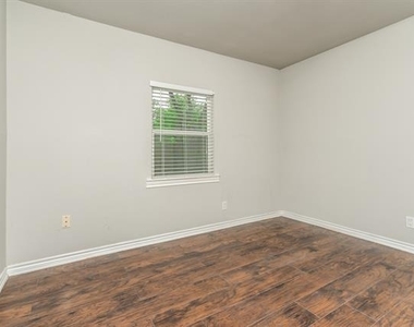 11517 Fernald Avenue - Photo Thumbnail 11