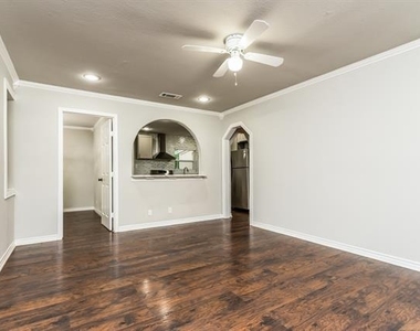11517 Fernald Avenue - Photo Thumbnail 3