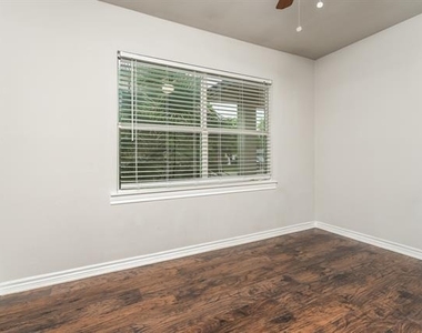 11517 Fernald Avenue - Photo Thumbnail 8
