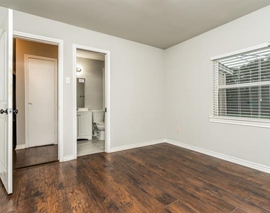 11517 Fernald Avenue - Photo Thumbnail 9