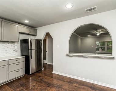 11517 Fernald Avenue - Photo Thumbnail 7