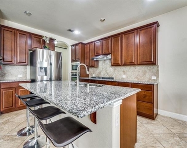7340 Beranger Drive - Photo Thumbnail 10