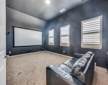 7340 Beranger Drive - Photo Thumbnail 20
