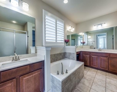 7340 Beranger Drive - Photo Thumbnail 16