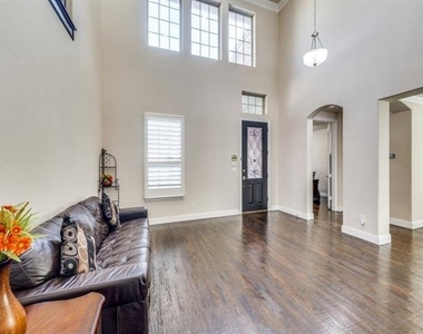 7340 Beranger Drive - Photo Thumbnail 6