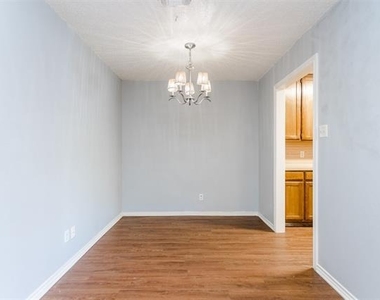 2301 Kingsford Court - Photo Thumbnail 7
