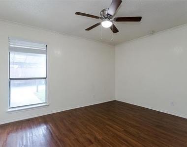 2301 Kingsford Court - Photo Thumbnail 16