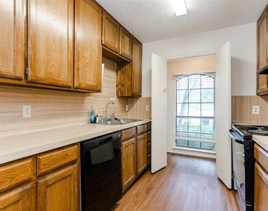 2301 Kingsford Court - Photo Thumbnail 5