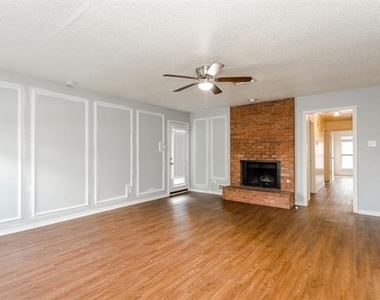 2301 Kingsford Court - Photo Thumbnail 12
