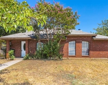 2301 Kingsford Court - Photo Thumbnail 2
