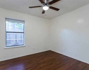 2301 Kingsford Court - Photo Thumbnail 15