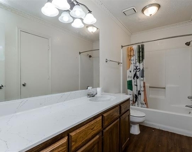 2301 Kingsford Court - Photo Thumbnail 18