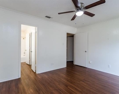 2301 Kingsford Court - Photo Thumbnail 17