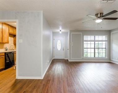 2301 Kingsford Court - Photo Thumbnail 10