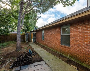2301 Kingsford Court - Photo Thumbnail 20