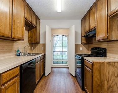2301 Kingsford Court - Photo Thumbnail 4