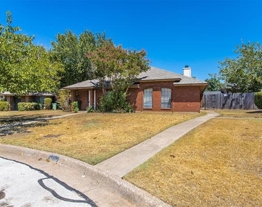2301 Kingsford Court - Photo Thumbnail 3